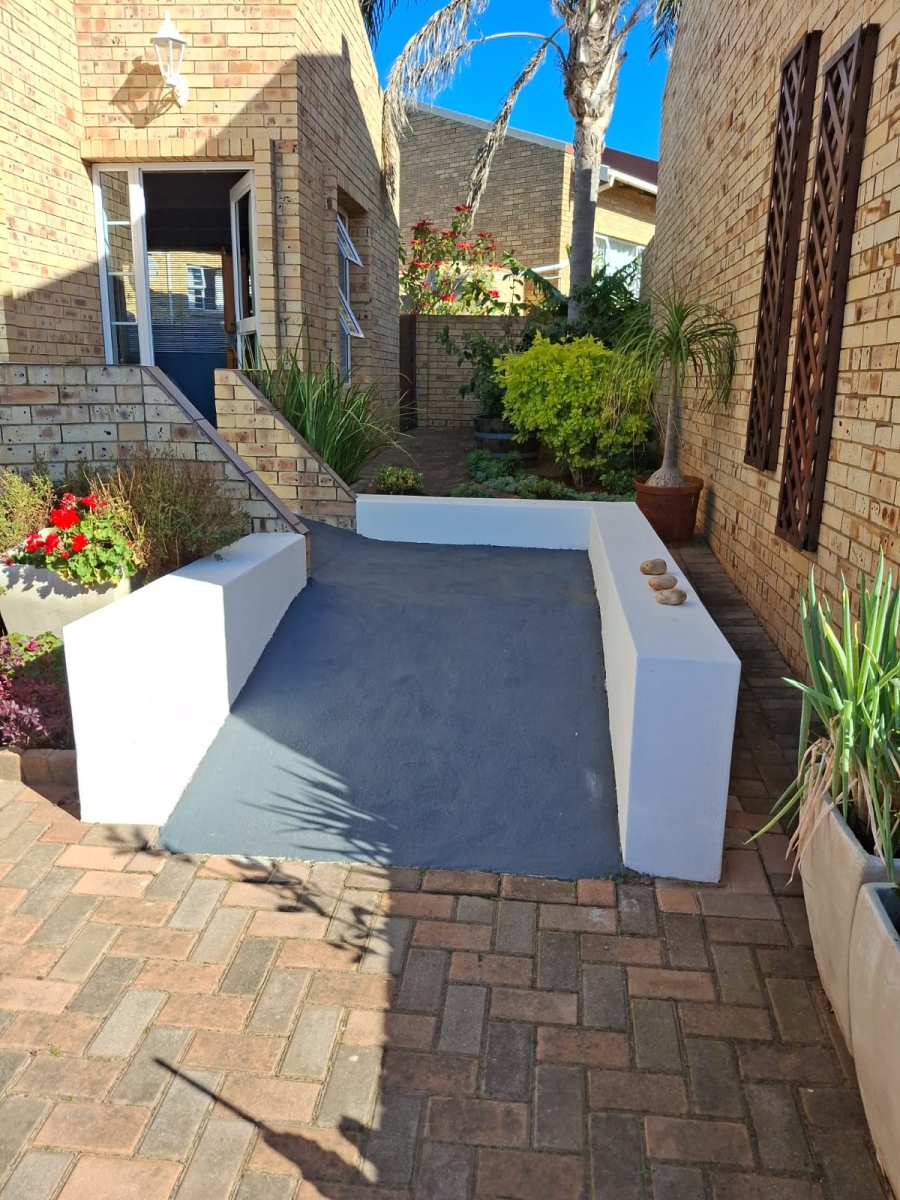 3 Bedroom Property for Sale in Wavecrest Eastern Cape